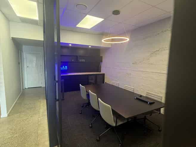 Fully furnished office in a high-exposure location