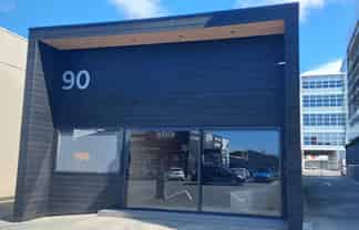 Fully furnished office in a high-exposure location