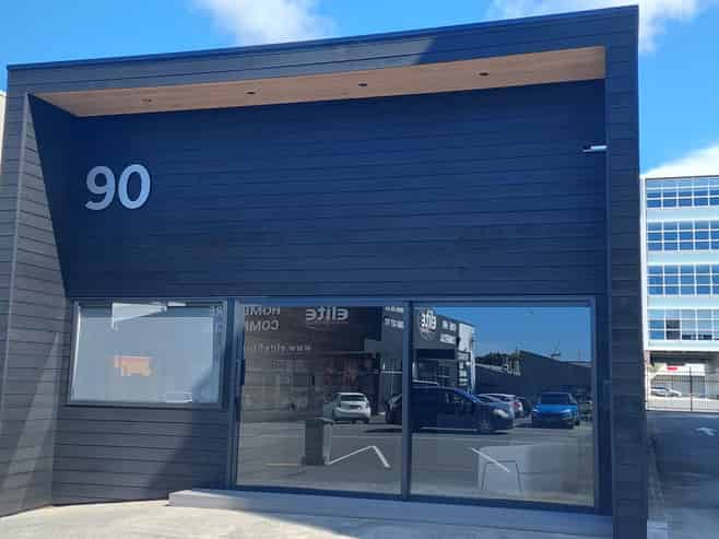 Fully furnished office in a high-exposure location