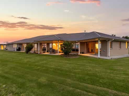 1518 Old North Road, Helensville