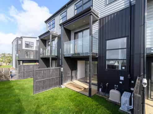 7/60 Triangle Road, Massey