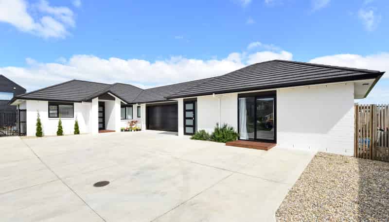 26 and 26A Tiro Place, Rototuna North