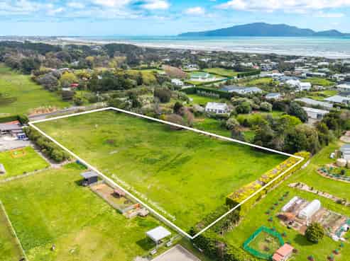 230 Peka Peka Road, Peka Peka