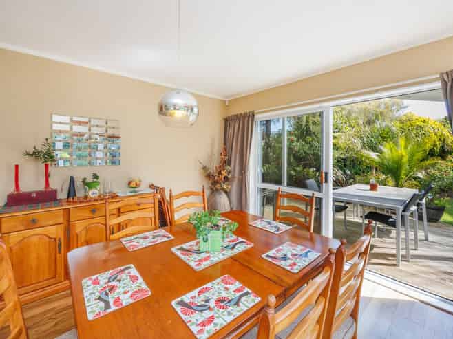 27 Norfolk Crescent, Feilding
