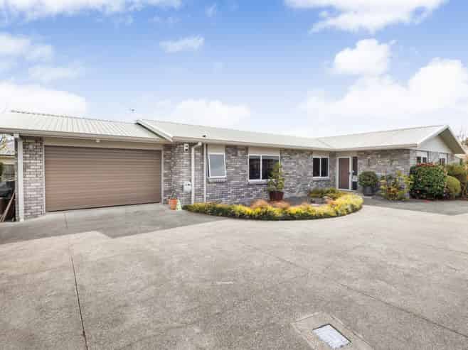27 Norfolk Crescent, Feilding