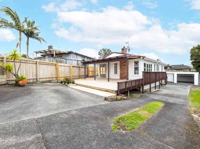114 Edmonton Road, Henderson