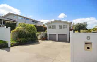 8 Asbury Crescent, Campbells Bay