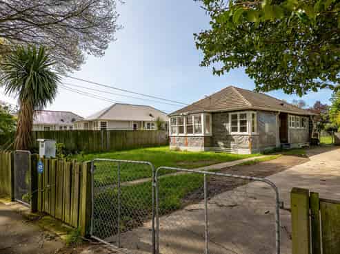 100 Emmett Street, Shirley