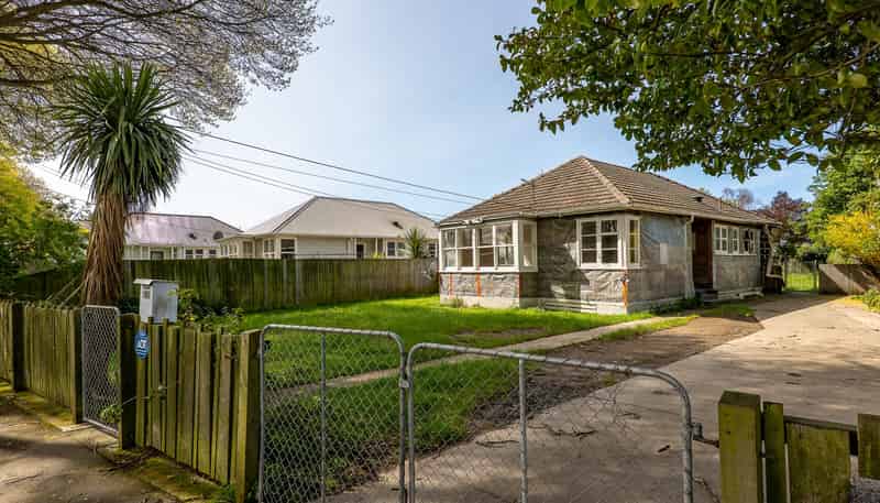100 Emmett Street, Shirley