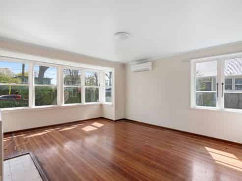 100 Emmett Street, Shirley