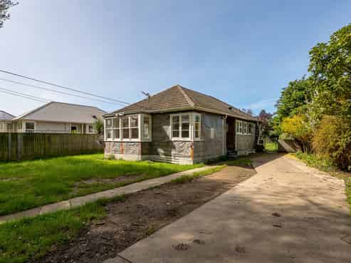 100 Emmett Street, Shirley