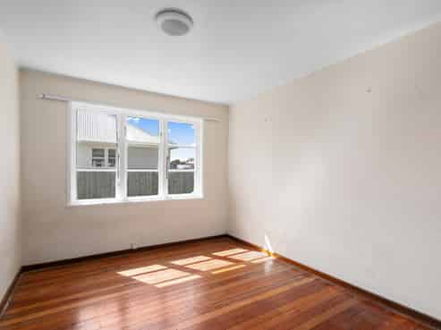 100 Emmett Street, Shirley