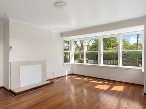 100 Emmett Street, Shirley