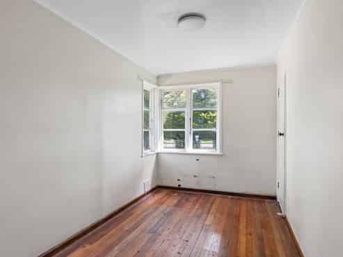 100 Emmett Street, Shirley