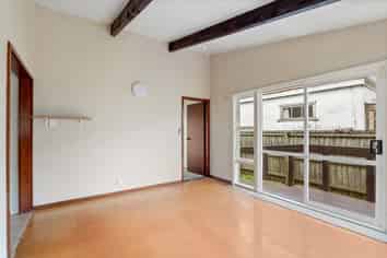 2/14 Frederick Street, Waltham