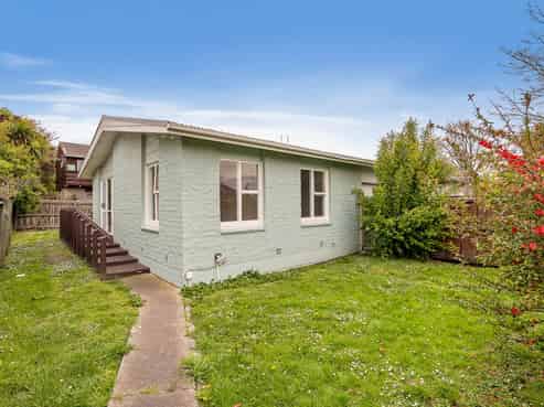 2/14 Frederick Street, Waltham