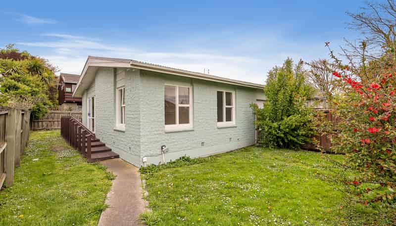 2/14 Frederick Street, Waltham