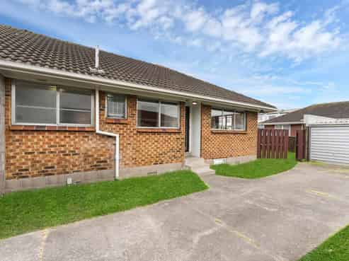 2/3 Palm Avenue, Pakuranga