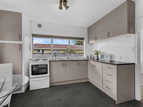 2/3 Palm Avenue, Pakuranga