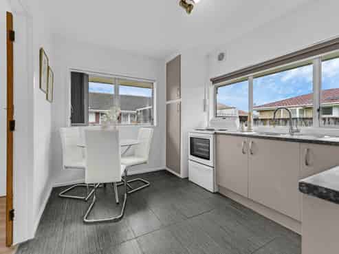 2/3 Palm Avenue, Pakuranga
