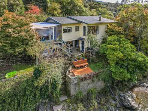 7 Teal Valley Road, Hira