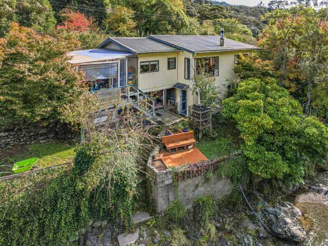 7 Teal Valley Road, Hira