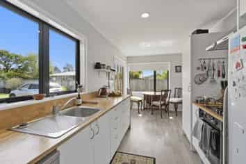 21 Old Coach Road, Otaki Beach