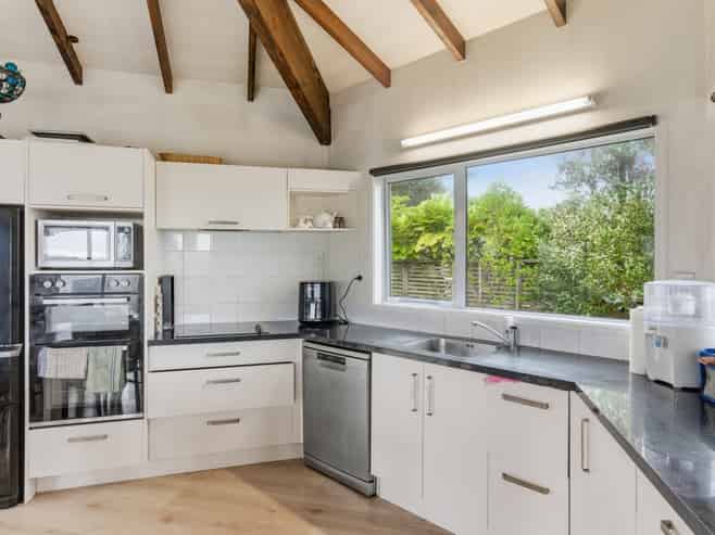 9 Waiheke Street, Waikanae Beach