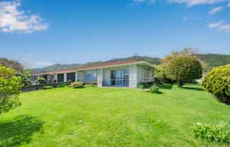 1 Graham Grove, Waikanae