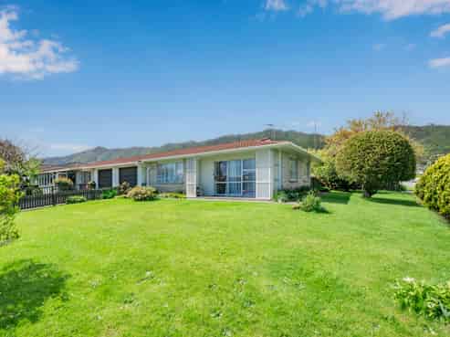 1 Graham Grove, Waikanae