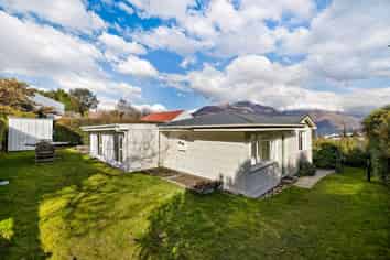 89 Hallenstien Street , Queenstown Hill