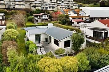 89 Hallenstien Street , Queenstown Hill