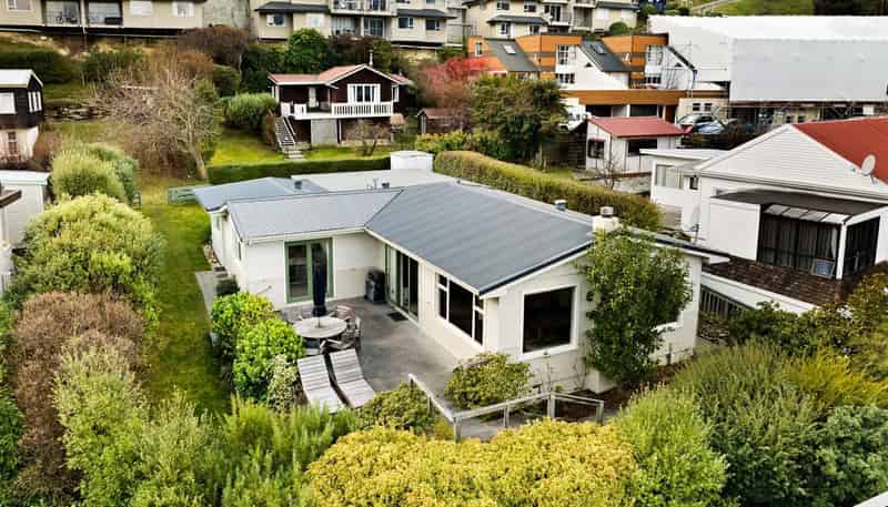 89 Hallenstien Street , Queenstown Hill