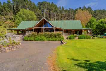 Coastal Frontier Estate - A Yellowstone Lifestyle by the Sea