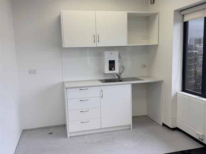 New to the market – modern office suite