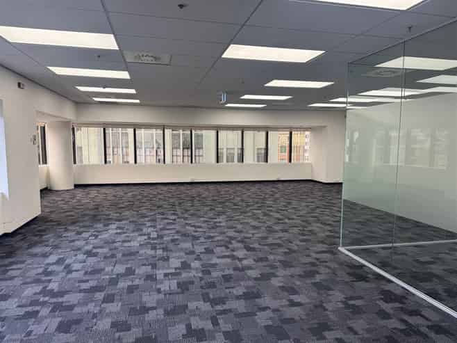 New to the market – modern office suite