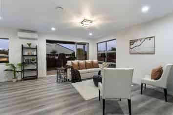 82A Commodore Drive, Lynfield