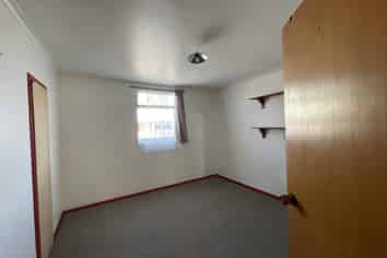 404 Lyndon Road East, Hastings