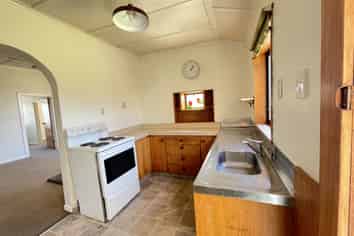 404 Lyndon Road East, Hastings
