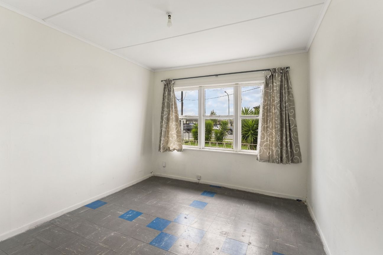 4-Bedroom Home with Spacious Section - Mehr