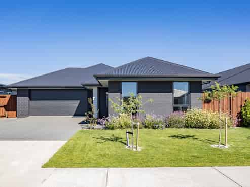 12 Grimwood Street, Woodend