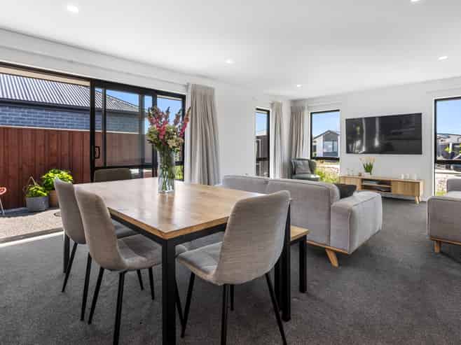 12 Grimwood Street, Woodend