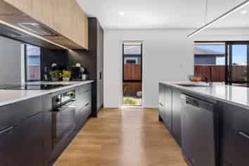 12 Grimwood Street, Woodend