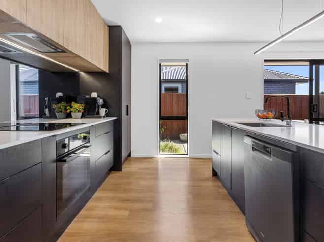 12 Grimwood Street, Woodend
