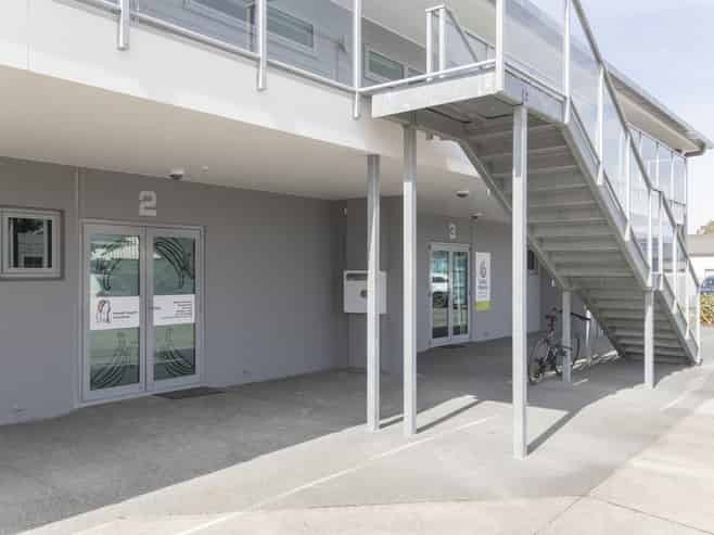 Prime Investment: 4 Apartments / 4 Office Leases