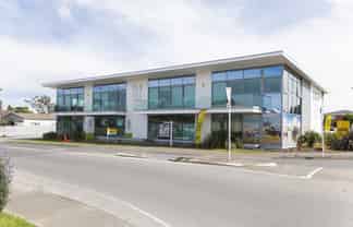 Prime Investment: 4 Apartments / 4 Office Leases