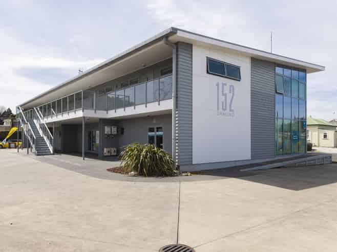 Prime Investment: 4 Apartments / 4 Office Leases