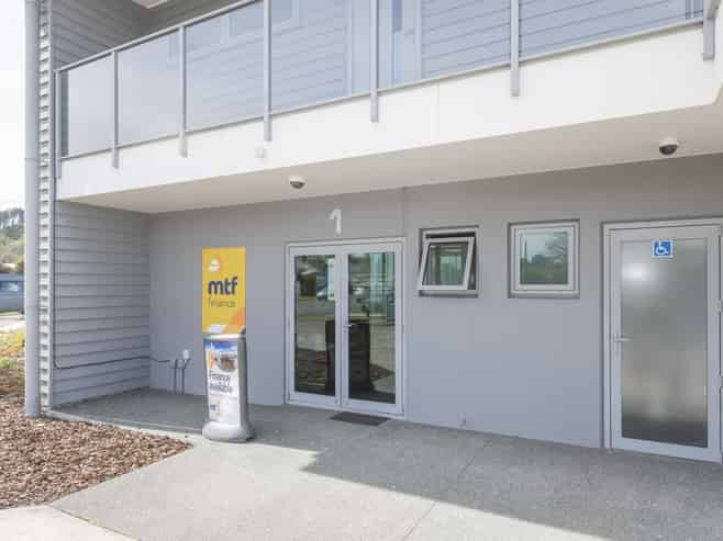 Prime Investment: 4 Apartments / 4 Office Leases