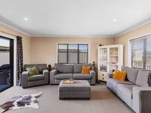 11 Lewis Way, Poraiti