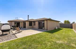 11 Lewis Way, Poraiti